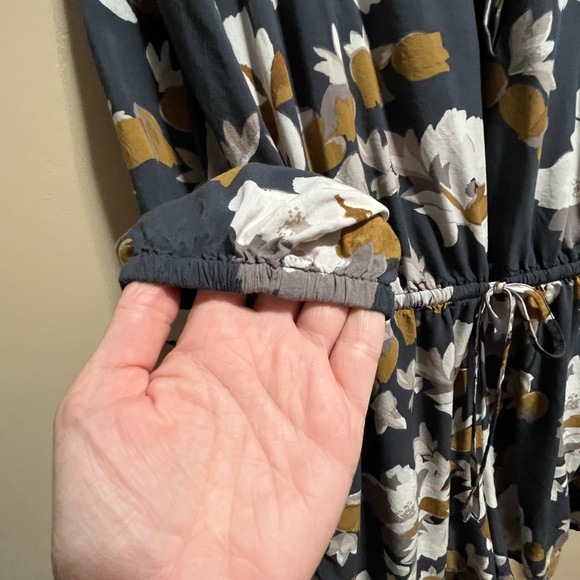 Old Navy Long Sleeve Button Front Women’s Grey Floral Jumper Romper Size Medium - Picture 7 of 9